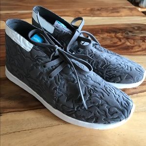 Native Apollo Chukka embossed grey size 7